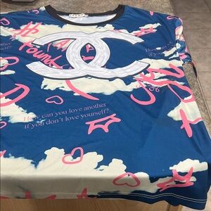 Woman Graphic Tee in Blue with Pink Accents - Designer Style